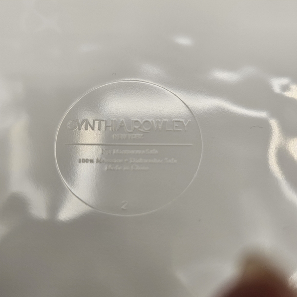 Cynthia Rowley pineapple melamine salad plates - Picture 3 of 5